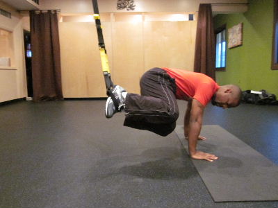 trx oblique knee ins to the right