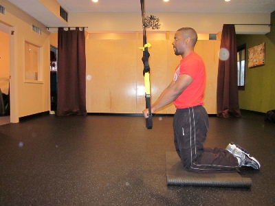 trx kneeling plank roll out