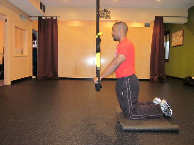 trx kneeling plank roll out