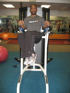 roman chair oblique knee raises